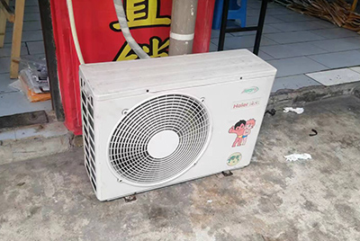 万年空调突然不制冷只吹自然风怎么办？